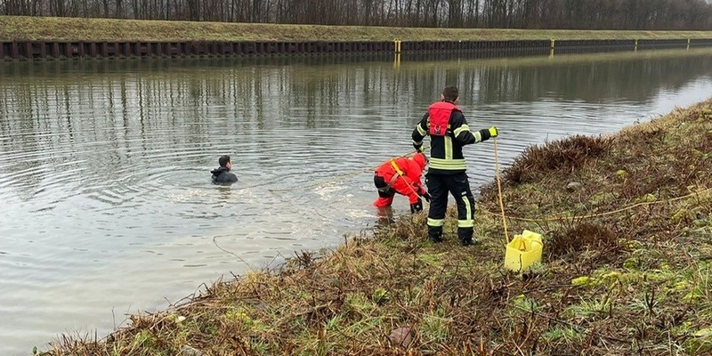 POL-HAM: Tresore aus Kanal geborgen - Wer kann Hinweise geben? - Foto: presseportal.de