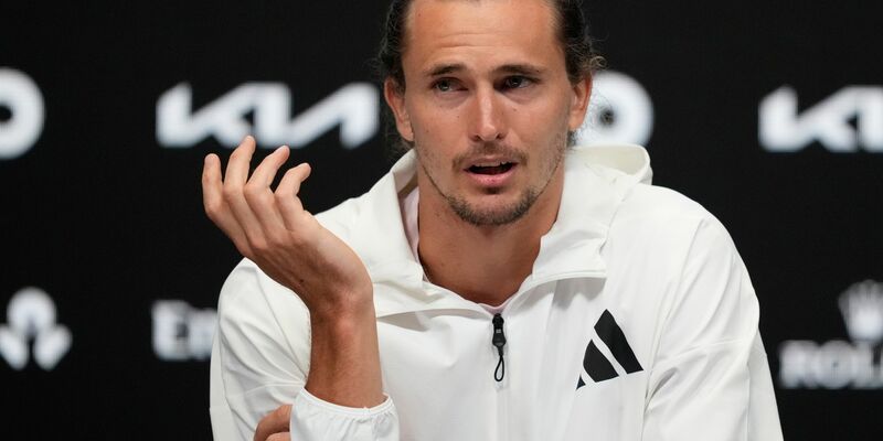 Ein Vorschlag für die Medien? Tennisprofi Alexander Zverev sagt, er würde sich mehr an Fakten halten. - Foto: Aaron Favila/AP/dpa