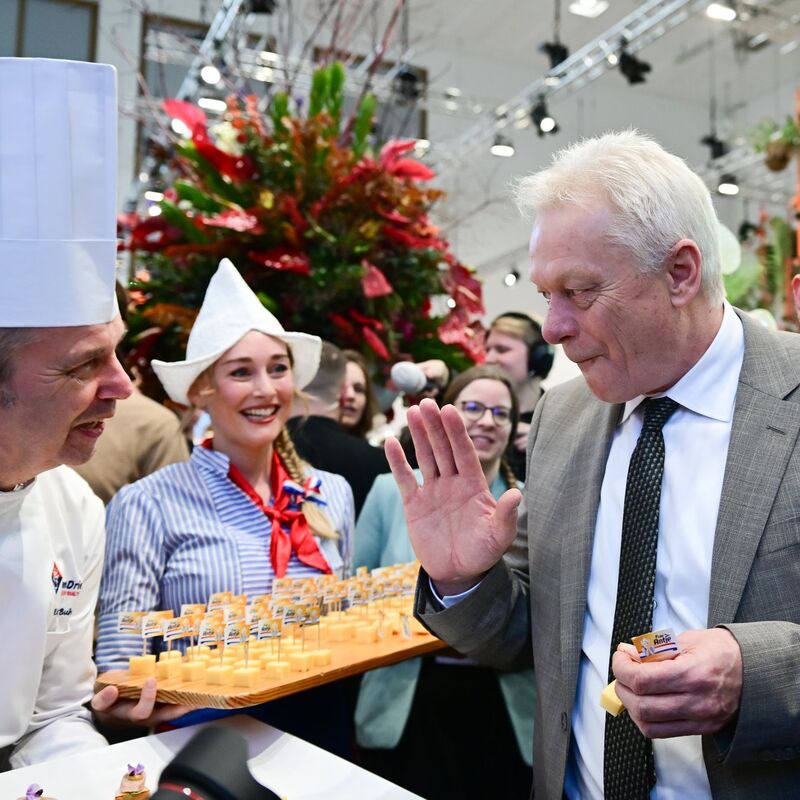 Alphornbläser in der Bayern-Halle waren auch eine Station des Eröffnungsrundgangs.  - Foto: Sebastian Christoph Gollnow/dpa