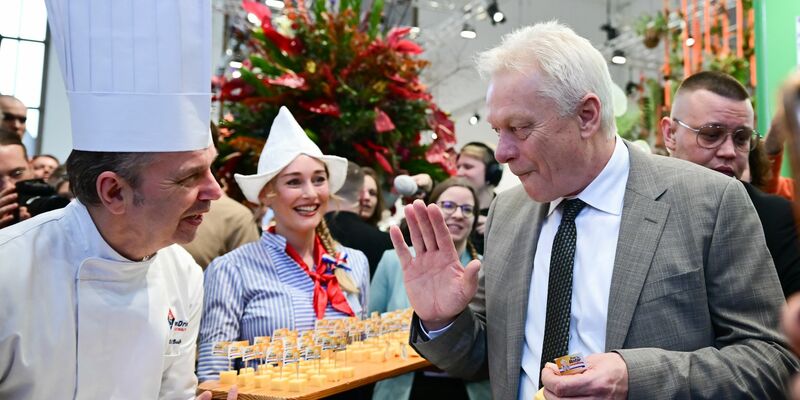 Alphornbläser in der Bayern-Halle waren auch eine Station des Eröffnungsrundgangs.  - Foto: Sebastian Christoph Gollnow/dpa