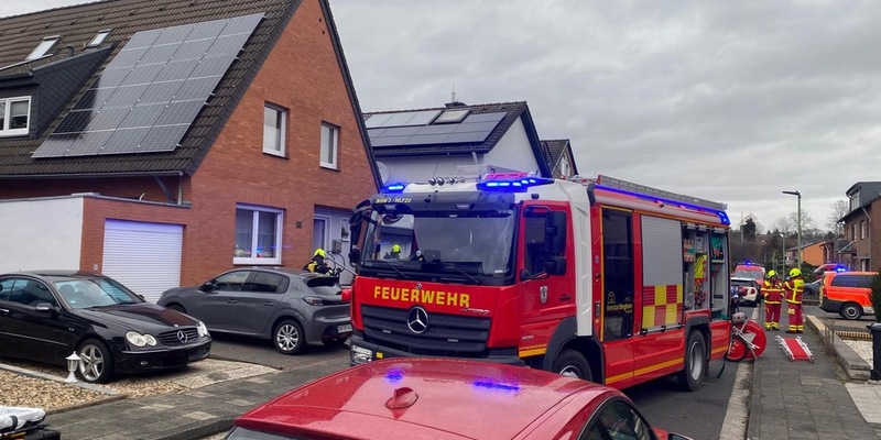 FW Bergheim: Feuerwehr rettet Mann bei Küchenbrand Über Leiter aus erstem Obergeschoss gerettet - Brand schnell gelöscht. - Foto: presseportal.de