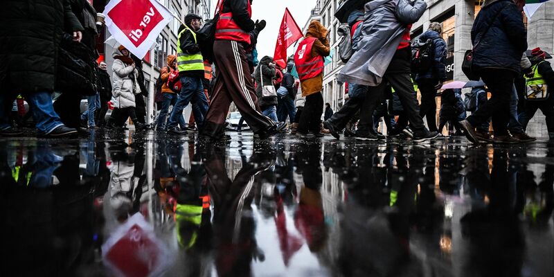 Wie hier in Berlin werden Warnstreiks in den kommenden Wochen verstärkt spürbar sein.  - Foto: Britta Pedersen/dpa