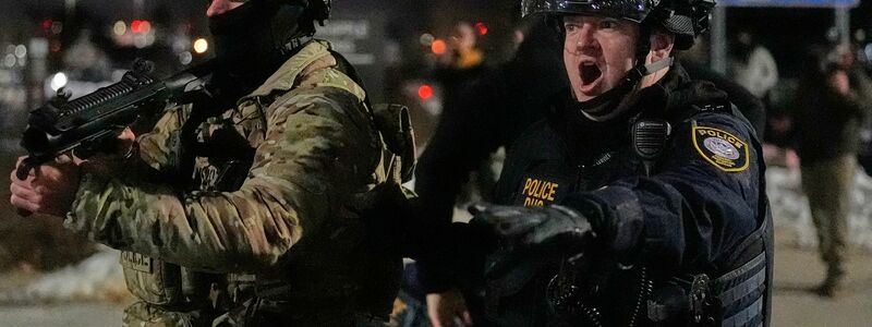 In Minneapolis schoss ein ICE-Beamter auf eine Frau und tötete sie.  - Foto: Yuki Iwamura/AP/dpa