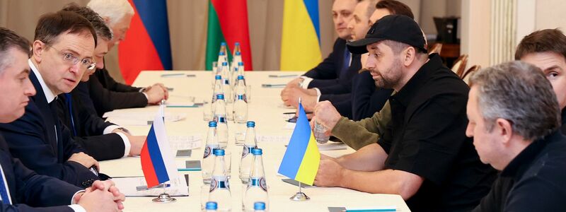 David Arachamija, der Chef der Parlamentsfraktion der Präsidentenpartei Diener des Volkes, leitete bereits eine ukrainische Verhandlungsgruppe bei Gesprächen mit Russland kurz nach dem russischen Überfall vom Februar 2022. (Archivbild) - Foto: Sergei Kholodilin/BelTA/AP/dpa