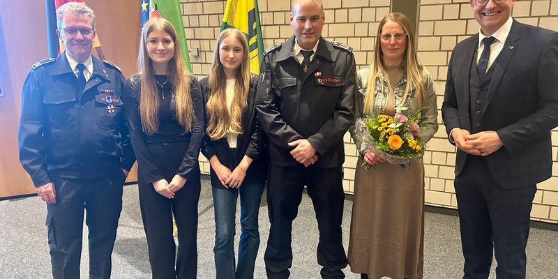 FW-OE: Verabschiedung von Markus Hamers und Ernennung von Benjamin Heinert zum Leiter der Feuerwehr Lennestadt - Foto: presseportal.de