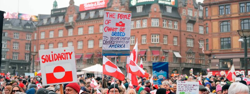 In Kopenhagen versammelten sich Hunderte Demonstranten. - Foto: Emil Helms/Ritzau Scanpix Foto via AP/dpa