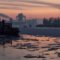 Die Hamburger Feuerwehr hat einen Toten aus der Elbe geborgen. (Symbolbild) - Foto: Georg Wendt/dpa
