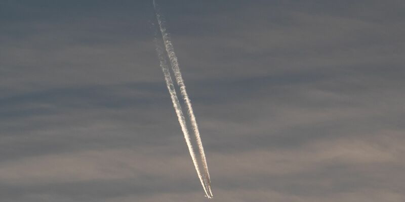 In Indonesien wird ein Flugzeug vermisst. (Symbolfoto) - Foto: Federico Gambarini/dpa