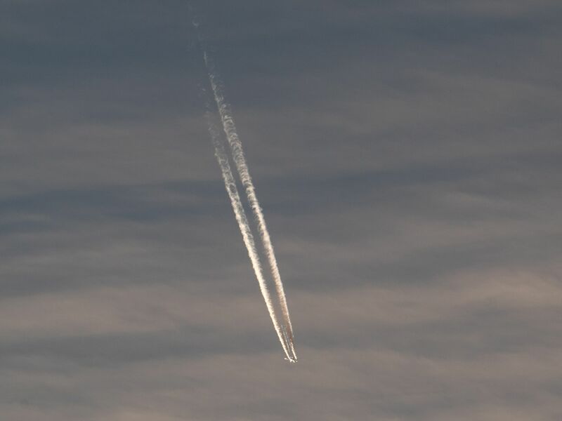 In Indonesien wird ein Flugzeug vermisst. (Symbolfoto) - Foto: Federico Gambarini/dpa