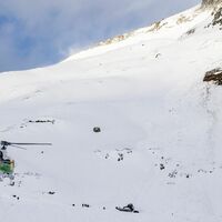 Mehrere Hubschrauber waren im Einsatz, um die Toten zu bergen und die Verletzten in Krankenhäuser zu fliegen. (Symbolbild) - Foto: Urs Flueeler/KEYSTONE/dpa