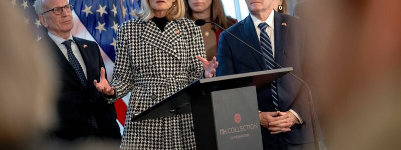 Die Gruppe der US-Parlamentarier in Kopenhagen.  - Foto: Ida Marie Odgaard/AP/dpa