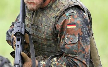 Linksfraktion prüft Klage gegen Wehrdienst-Verordnung