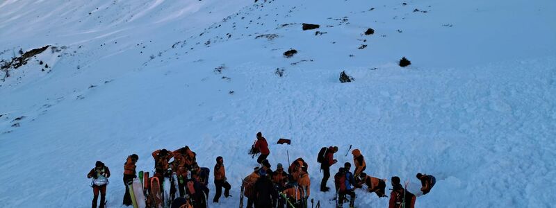 Rettungskräfte waren am Finsterkopf im Einsatz.  - Foto: ---/Hundestaffel Bergrettung/dpa