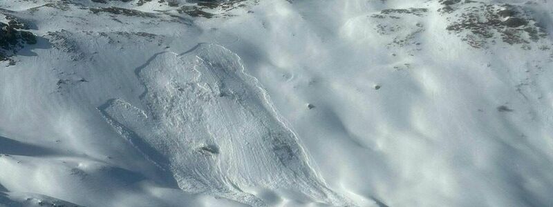 Im Raum Bad Hofgastein gab es einen Lawinenabgang - eine Frau starb in den Schneemassen.  - Foto: Unbekannt/BERGRETTUNG SALZBURG/APA/dpa