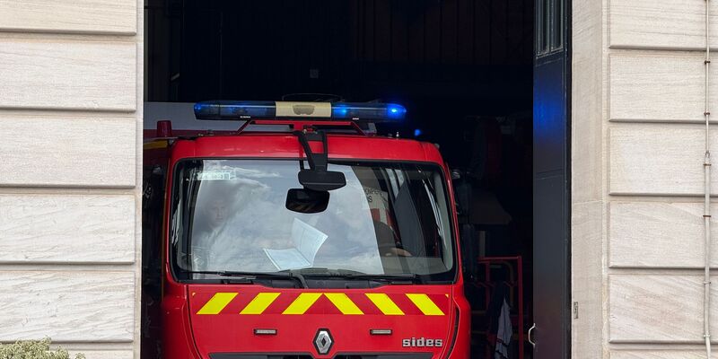Bei einer Party ist in Paris der Boden einer Wohnung eingebrochen und 20 Menschen sind verletzt worden. (Symbolfoto). - Foto: Rachel Boßmeyer/dpa