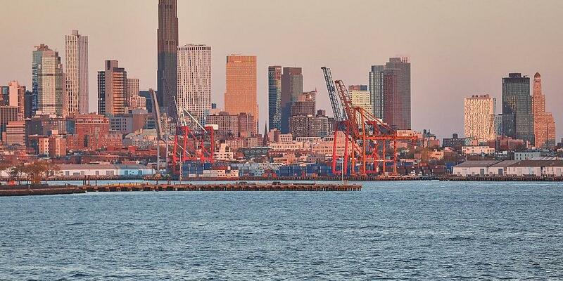 Industrieanlagen und Hafen in New York/Brooklyn (Archiv) - Foto: via dts Nachrichtenagentur