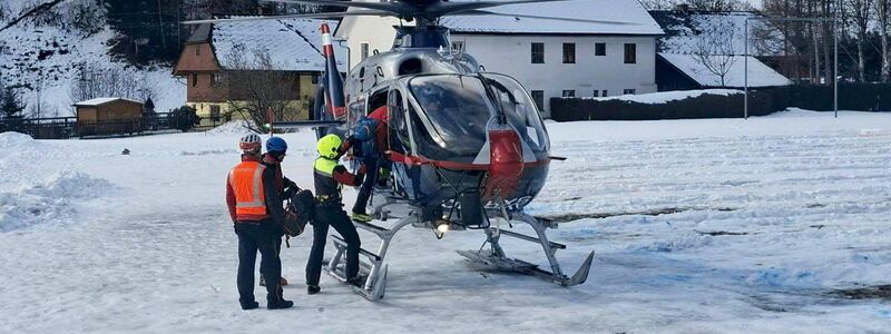 Im Murtal in der Steiermark starben drei Menschen unter einer Lawine. Ihre Leichen sollten heute geborgen werden.  - Foto: Roland Theny/APA/dpa