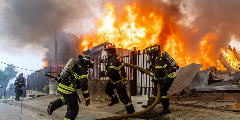 Zehntausende Menschen müssen sich in Sicherheit bringen.  - Foto: Javier Torres/AP/dpa