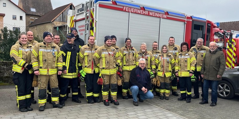 FW Weinheim: Jahrzehntelanges Engagement für die Weinheimer Feuerwehr. Markus Ewald wurde in die Alters und Ehrenabteilung verabschiedet. - Foto: presseportal.de