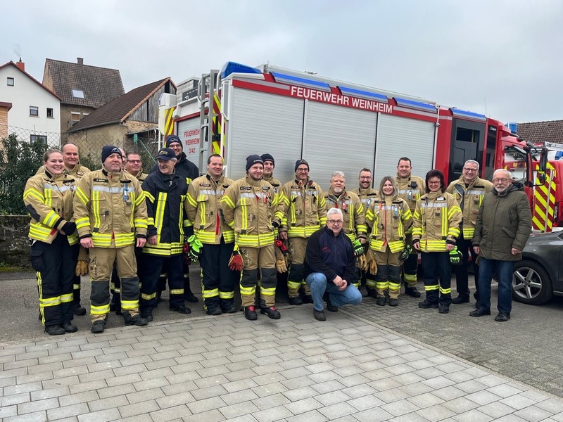 FW Weinheim: Jahrzehntelanges Engagement für die Weinheimer Feuerwehr. Markus Ewald wurde in die Alters und Ehrenabteilung verabschiedet. - Foto: presseportal.de