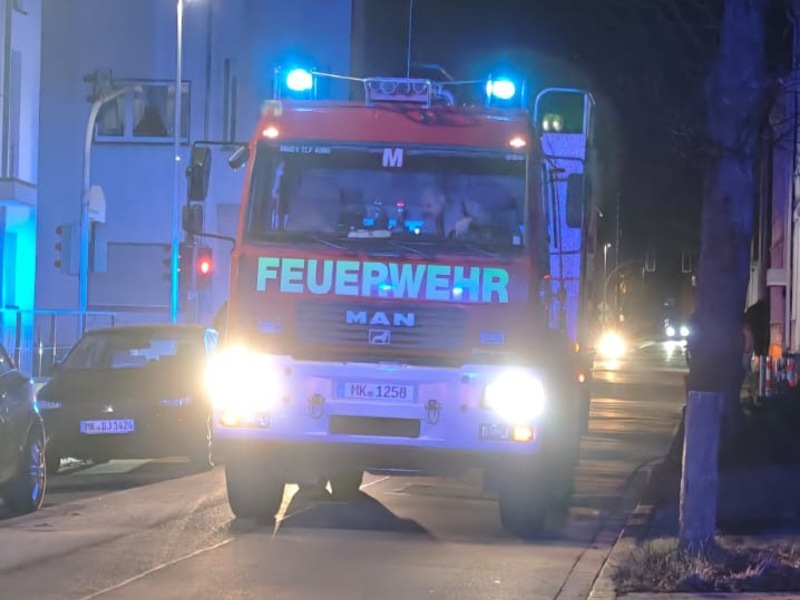 FW Menden: Holzkohlegrill sorgt für Feuerwehreinsatz - Foto: presseportal.de