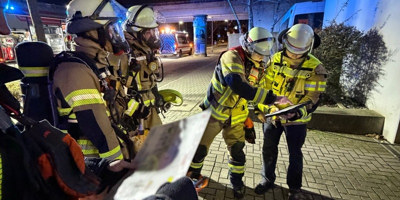 FW-NE: Kellerbrand in Mehrfamilienhaus | Starke Rauchentwicklung im Treppenhaus - Foto: presseportal.de