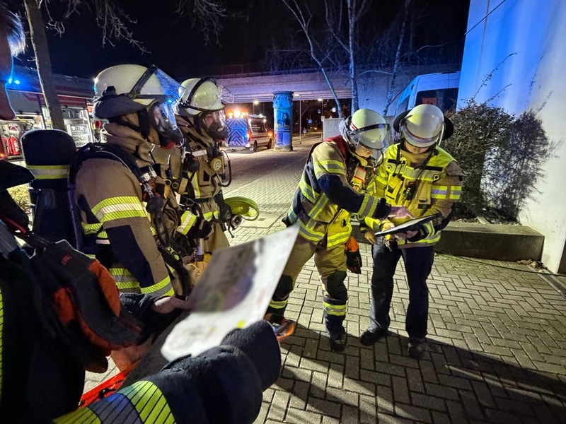 FW-NE: Kellerbrand in Mehrfamilienhaus | Starke Rauchentwicklung im Treppenhaus - Foto: presseportal.de