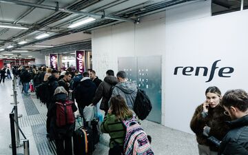 Es war wie ein Erdbeben, sagte ein Passagier. - Foto: Carlos Luján/EUROPA PRESS/dpa