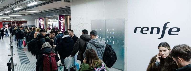 Es war wie ein Erdbeben, sagte ein Passagier. - Foto: Carlos Luján/EUROPA PRESS/dpa