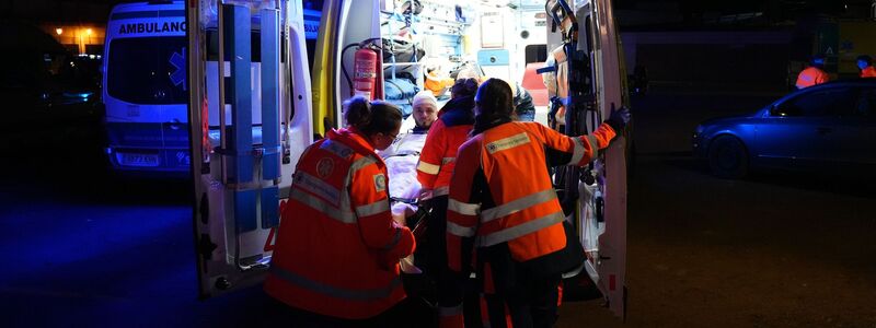 Hunderte Sanitäter, Polizisten und Feuerwehrleute waren nach dem schweren Zugunglück im Einsatz. - Foto: Francisco J. Olmo/EUROPA PRESS/dpa