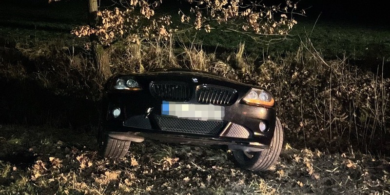 POL-HA: BMW landet im Straßengraben - Unfallhergang unbekannt - Foto: presseportal.de