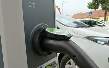 Stromtankstelle für E-Auto (Archiv) - Foto: via dts Nachrichtenagentur