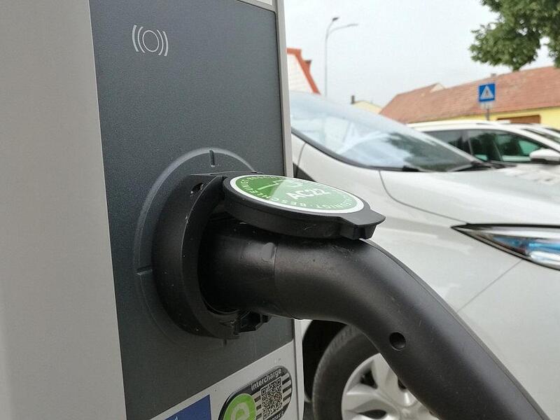 Stromtankstelle für E-Auto (Archiv) - Foto: via dts Nachrichtenagentur