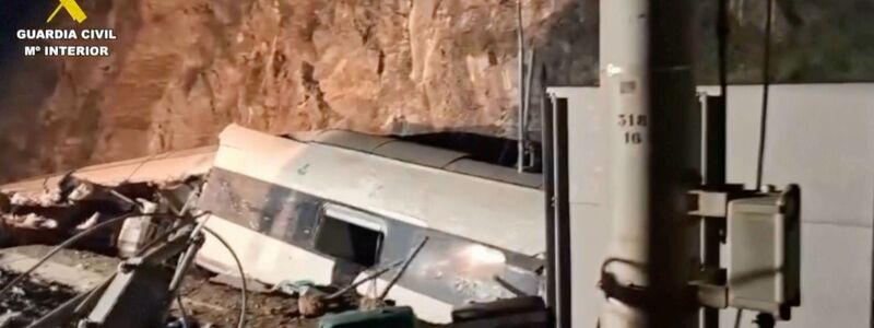 Bei dem Zugunglück kamen viele Menschen ums Leben.  - Foto: Uncredited/Guardia Civil via AP/dpa