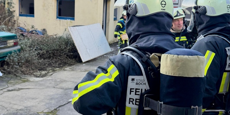 FW-BO: Verpuffung in Anbau einer Werkstatt - eine verletzte Person, Gebäude nicht mehr nutzbar - Foto: presseportal.de