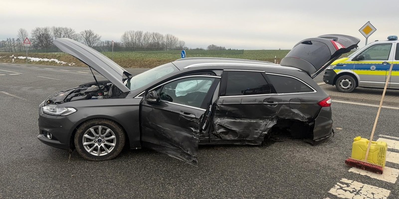 LPI-NDH: Zwei Personen nach Verkehrsunfall im Krankenhaus - Foto: presseportal.de