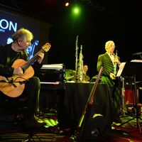 Der US-Jazzgitarrist Ralph Towner (links) ist im Alter von 85 Jahren in Rom gestorben. (Archivbild) - Foto: picture alliance / dpa