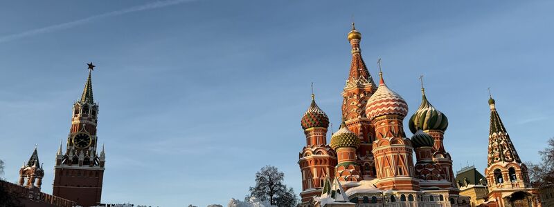 Auch in der russischen Hauptstadt türmen sich stellenweise nach Rekord-Niederschlägen in diesem Winter die Schneemengen.  - Foto: Ulf Mauder/dpa