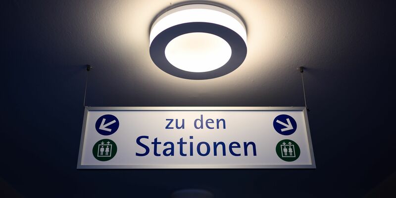 Öfter in psychiatrischer Behandlung in Kliniken: Kinder und Jugendliche - Foto: Julian Stratenschulte/dpa