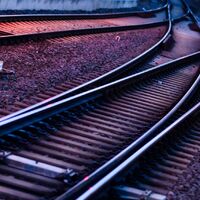 Die Deutsche Bahn kontrolliert die von ihr eingesetzten Fahrzeuge mit verschiedenen Zugbeeinflussungssystemen. - Foto: Julian Stratenschulte/dpa