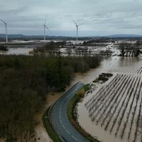 Massive Regenfälle haben in Südfrankreich für Überflutungen und Behinderungen geführt. - Foto: Lionel Bonaventure/AFP/dpa