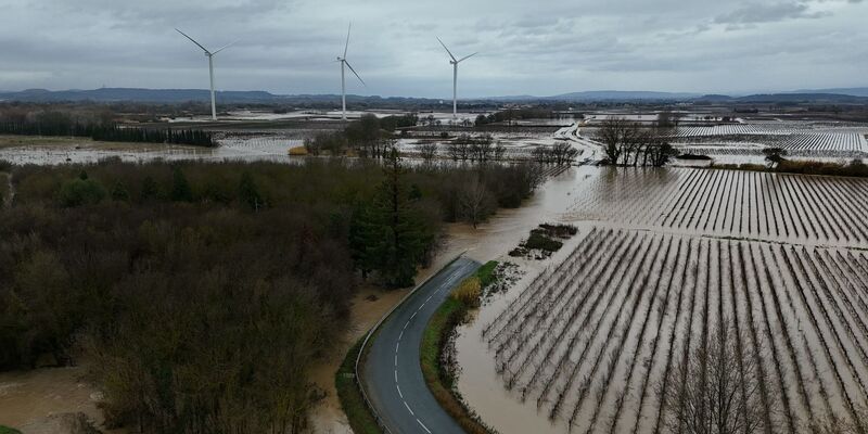 Massive Regenfälle haben in Südfrankreich für Überflutungen und Behinderungen geführt. - Foto: Lionel Bonaventure/AFP/dpa
