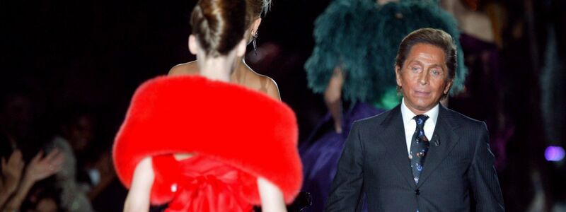Die Perfektion, die Valentino selbst anstrebte, forderte er auch von seinen Mitarbeitern. - Foto: picture alliance / Alfred/epa/dpa