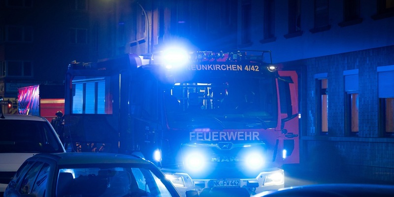FW LK Neunkirchen: Feuerwehr bekämpft Kellerbrand in Neunkircher Innenstadt - Foto: presseportal.de