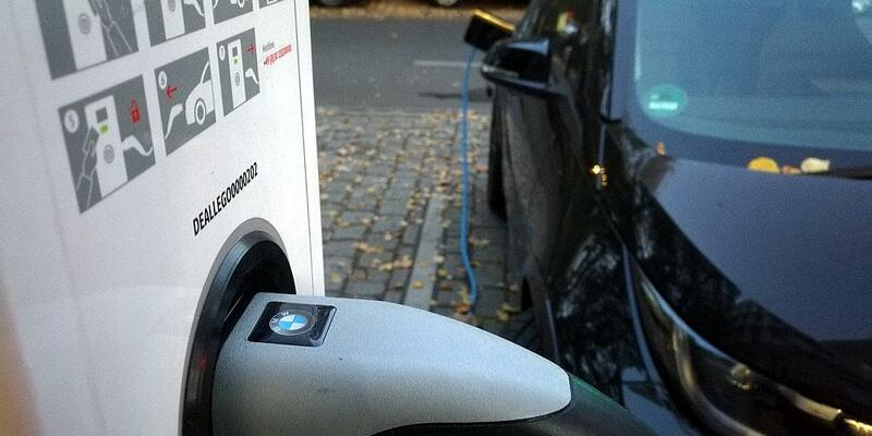 Elektroauto an einer Ladestation (Archiv) - Foto: via dts Nachrichtenagentur