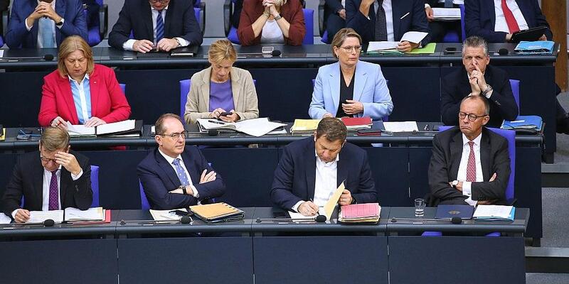 Wichtige Teile der Bundesregierung mit dem Bundeskanzler (Archiv) - Foto: via dts Nachrichtenagentur