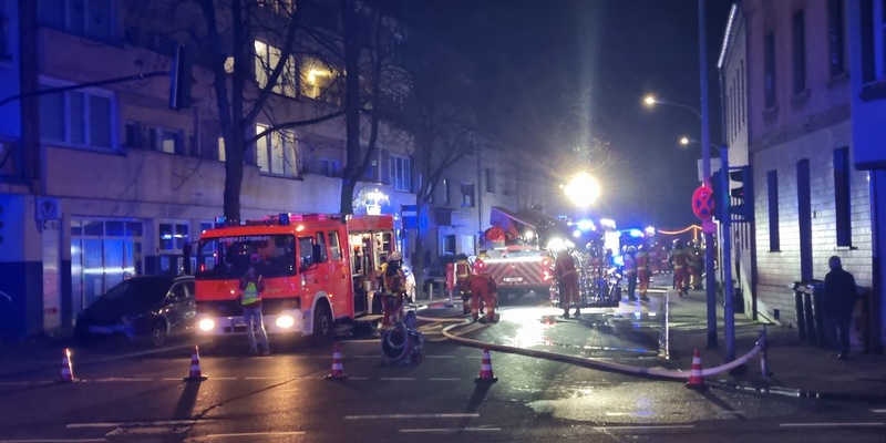 FW Düren: Feuerwehr Düren löscht Brand in einem Wohngebäude im Stadtteil Birkesdorf - Foto: presseportal.de