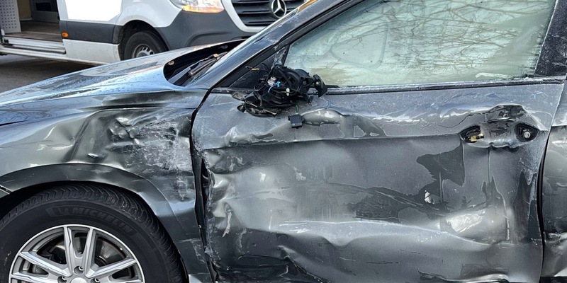 POL-MI: Müllwagen und Skoda kollidieren miteinander - Foto: presseportal.de