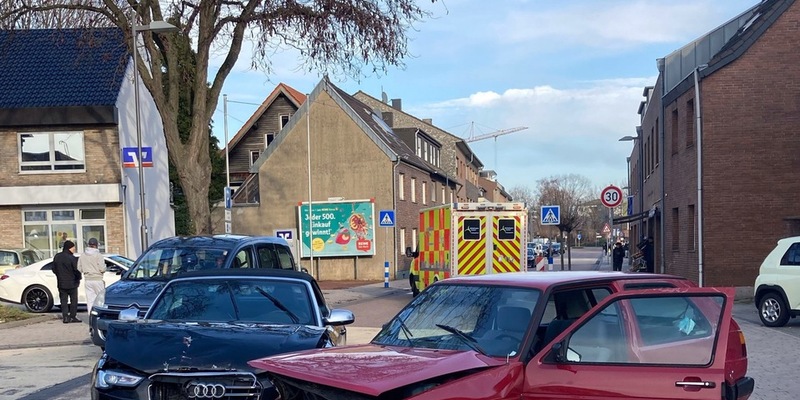 POL-AC: Verkehrsunfall im Nordkreis - Autofahrer ohne Führerschein unterwegs - Foto: presseportal.de