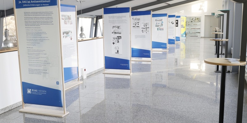 POL-OH: Ausstellungseröffnung im Polizeipräsidium Osthessen: Ja, DAS ist Antisemitismus! Jüdische Erfahrungen in Hessen - Foto: presseportal.de